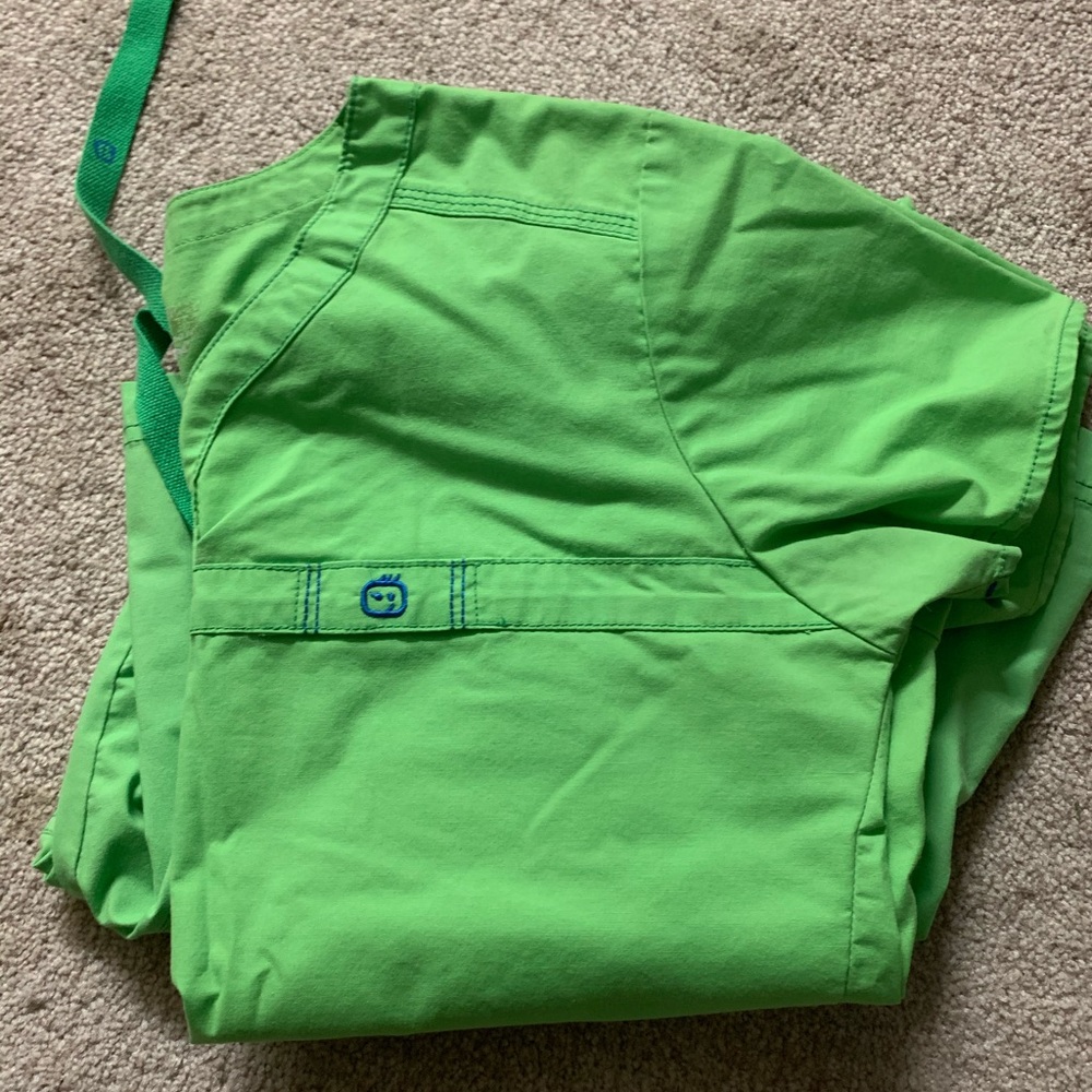 Wonder wink flex scrubs